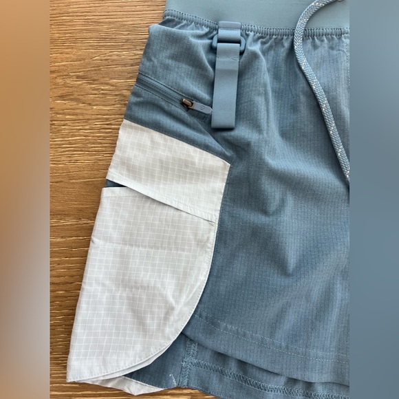 Lululemon WovenAir shorts, size 8! NWT! - Picture 4 of 6